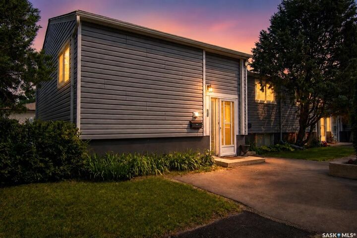 Property Photo: 1625 Thompson Avenue SK S7N 1Y2