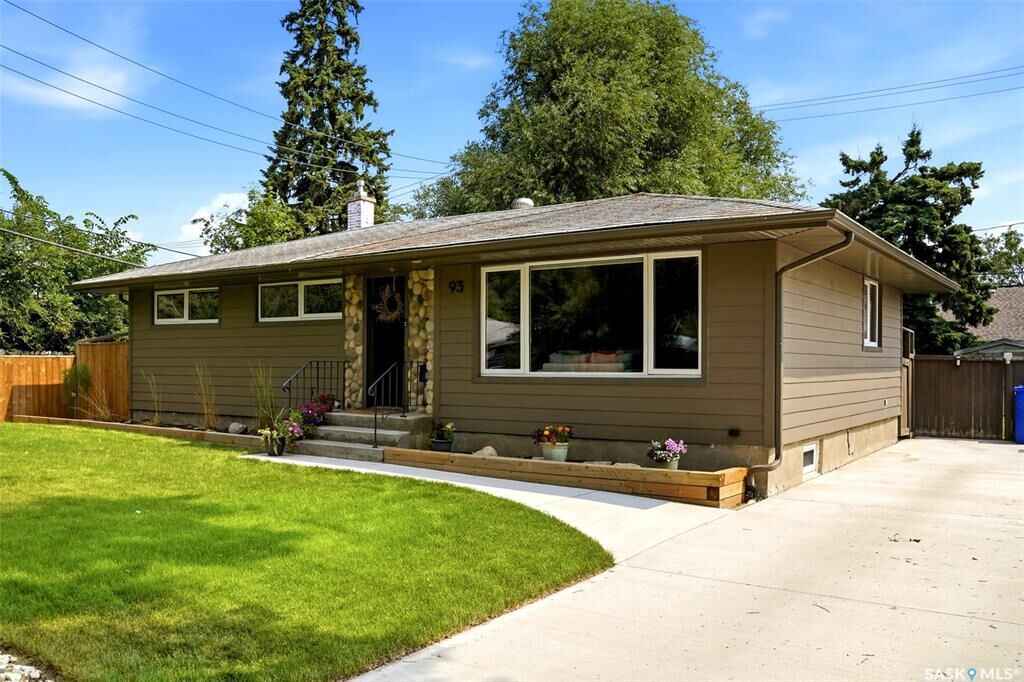 Property Photo:  93 Martin Street  SK S4S 3W4 