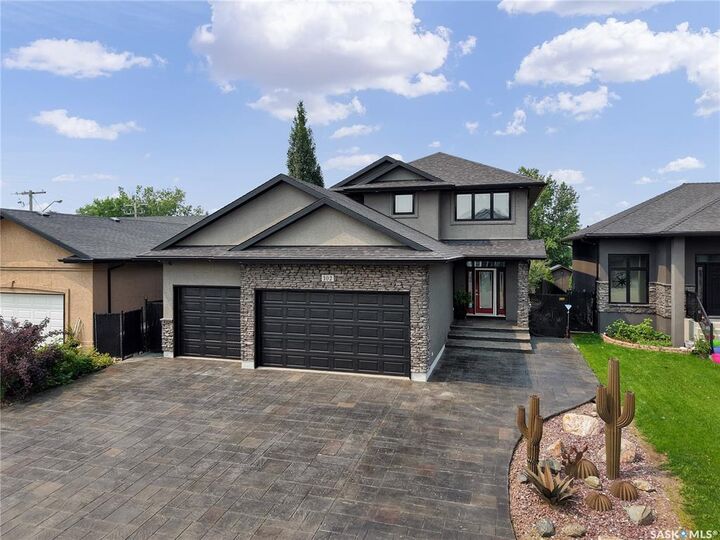 102 Kinsmen Crescent — photo 1