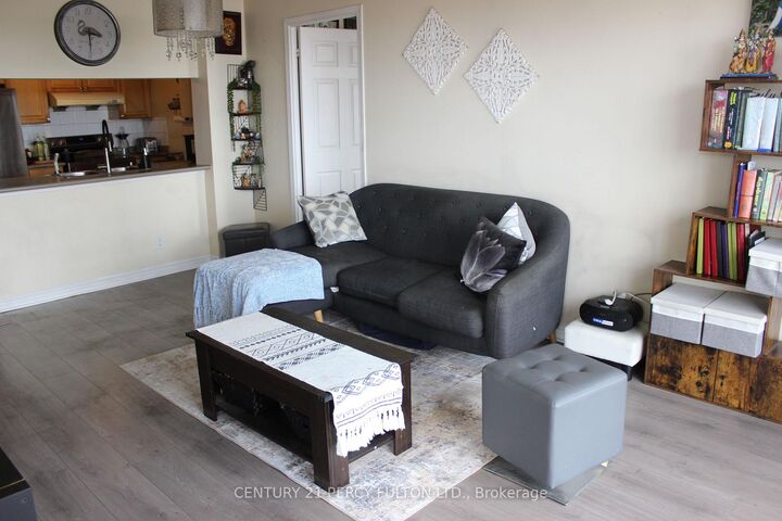 Photo de la propriété: 18 Mondeo Drive 1328 ON M1P 5C8