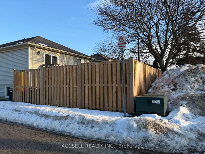 Property Photo:  325 Lighthouse Road 50  ON N6M 1H8 
