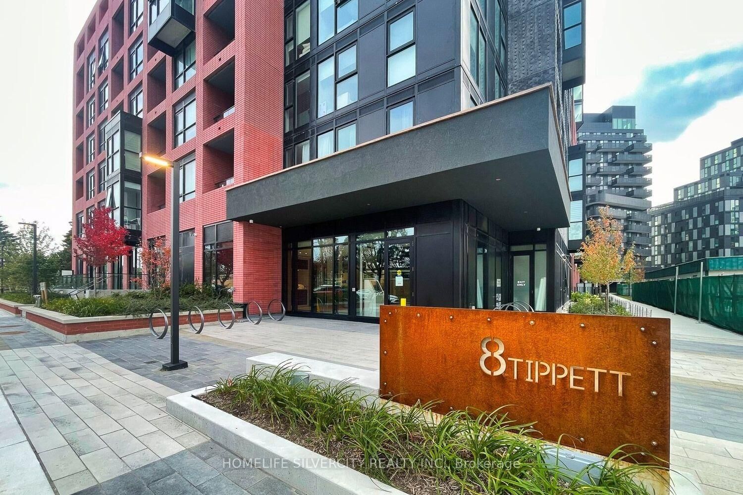 Property Photo:  8 Tippett Road 111  ON M3H 0E7 