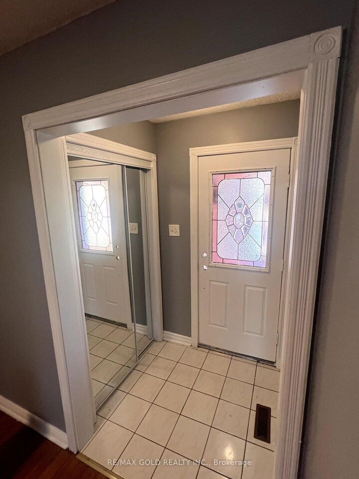 Photo de la propriété:  42 Toba Crescent  ON L6Z 4R7 