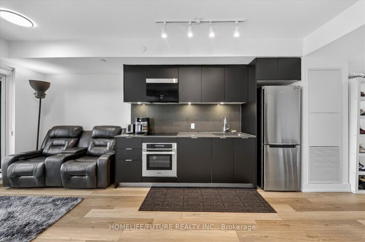 8 Cedarland Drive 1017 — photo 1