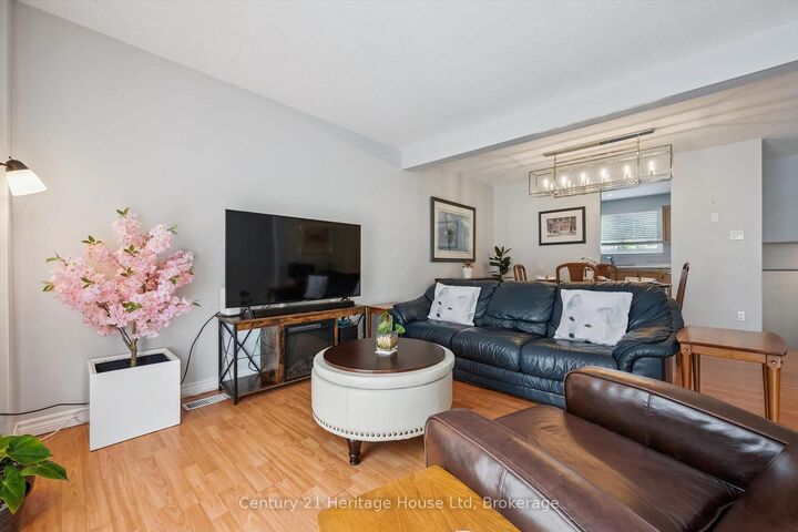 Photo de la propriété:  201 Silvercreek 15 Parkway N  ON N1H 3T4 