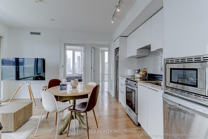 501 Yonge Street 4202 — photo 1