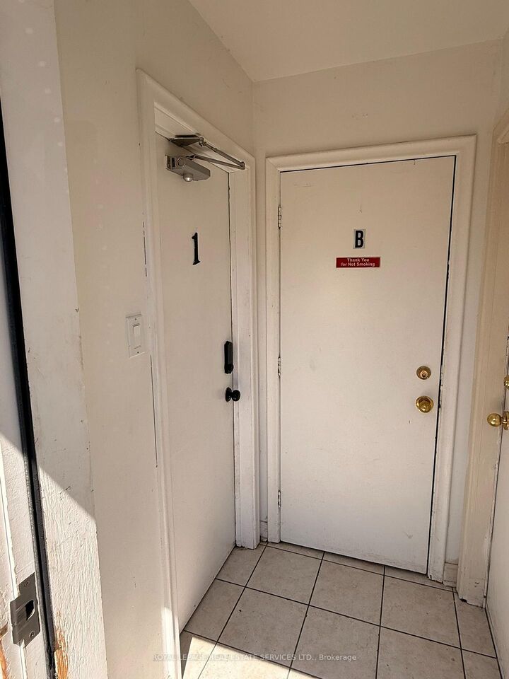 Photo de la propriété:  19 Academy Road 1  ON L7G 3N7 