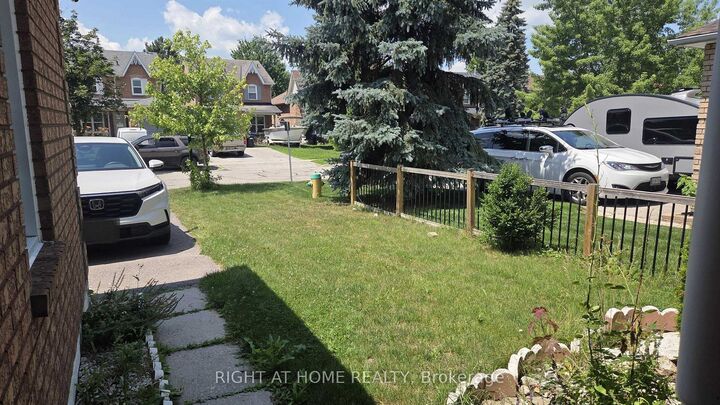 Property Photo: 129 Heydon Avenue ON L9R 1N6