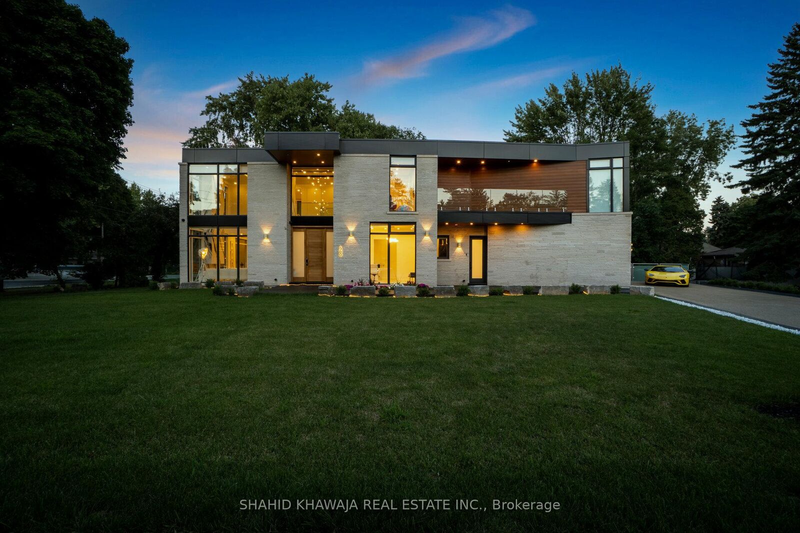 Photo de la propriété: 560 Shenandoah Drive ON L5H 1V7