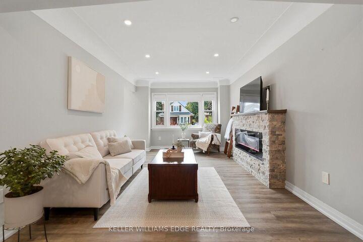 Property Photo:  127 Tragina Avenue S  ON L8K 2Z7 