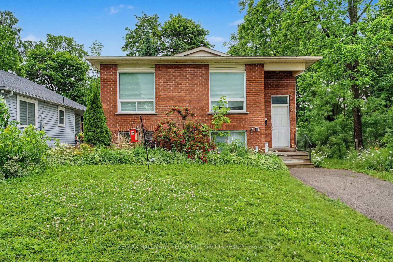 Property Photo:  63 Gunn Street Upper  ON L4M 2H4 