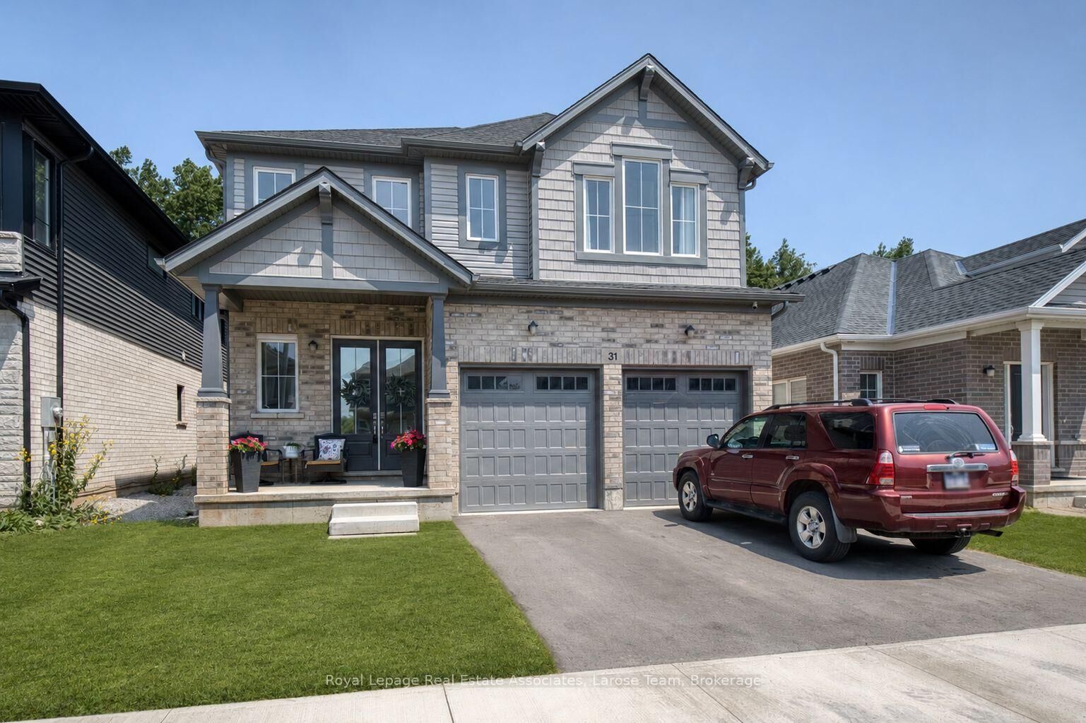 Property Photo:  31 Willson Drive Main And 2nd,  ON L2V 0M3 