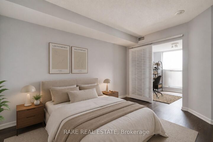 Property Photo:  8 Park Road 2209  ON M4W 3S5 