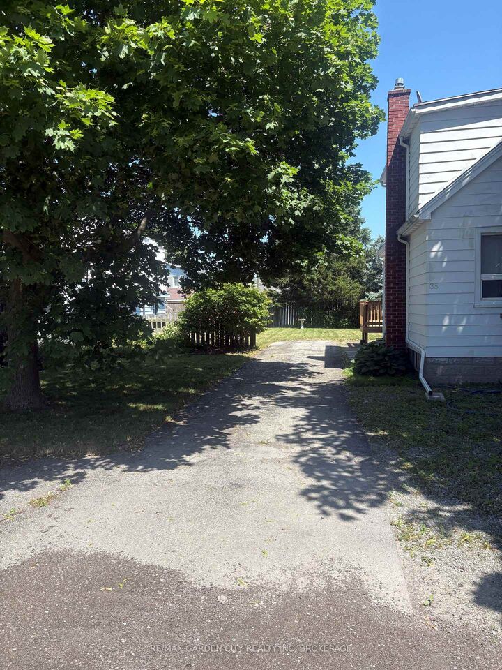 40 Oakwood Street — photo 1