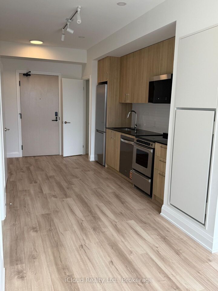 Property Photo:  3250 Carding Mill Trail 305  ON L6M 5T3 