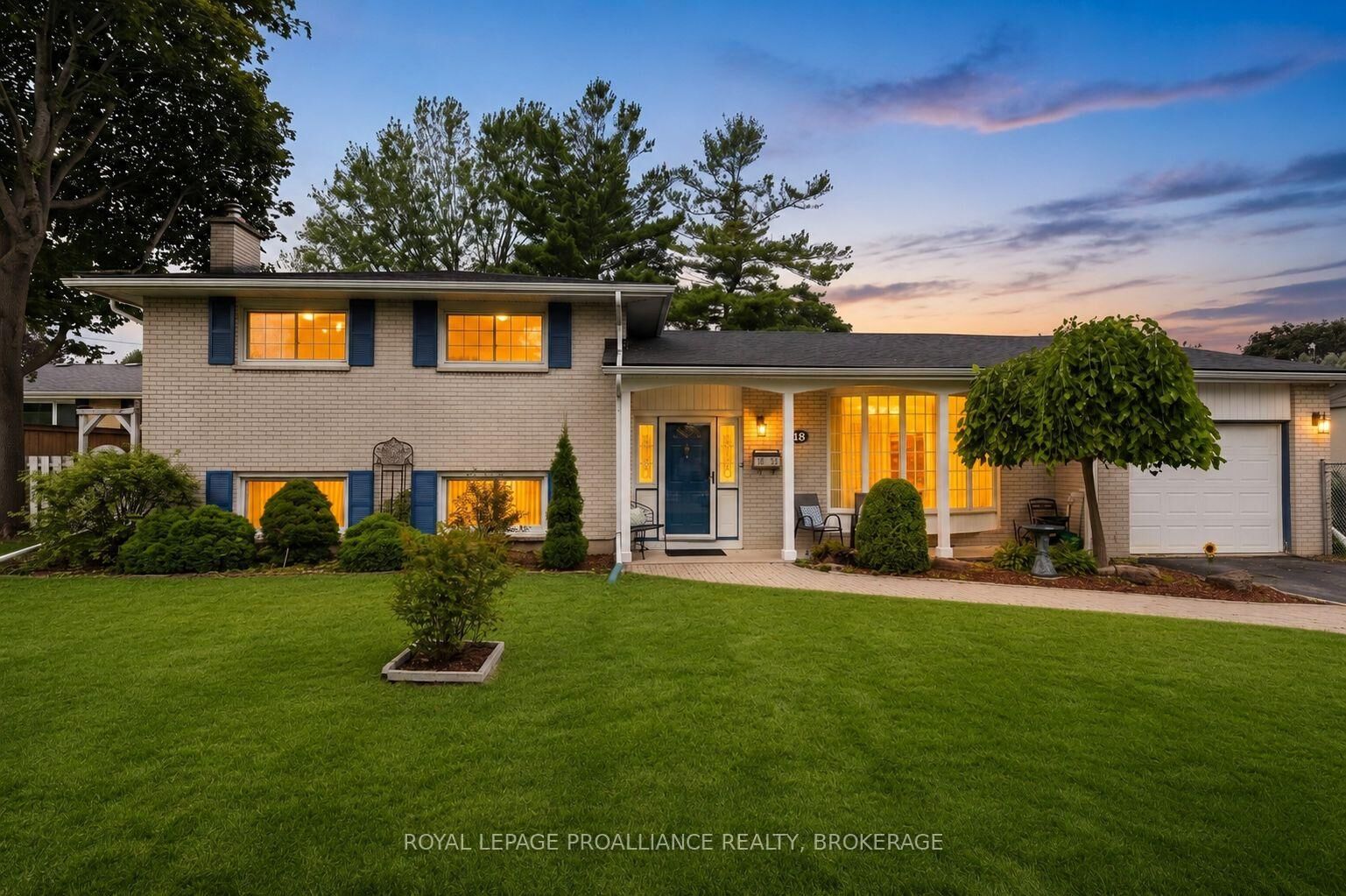 Property Photo: 18 Casterton Avenue ON K7M 1R5