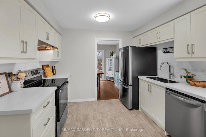 Property Photo: 4542 Ivy Gardens Crescent ON L3J 0B3