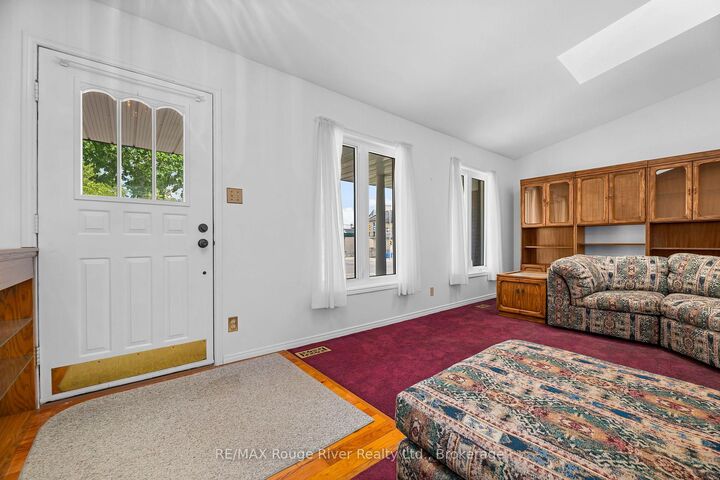 Property Photo: 59 1/2 Victoria Avenue N ON K9V 4G4