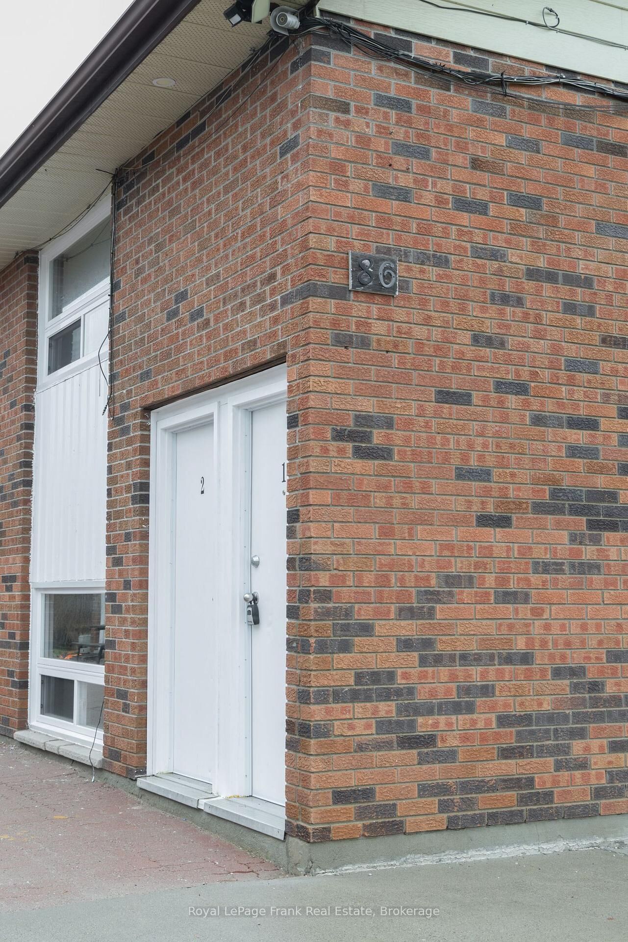Property Photo:  86 Mary Street W 6  ON K9V 5G3 