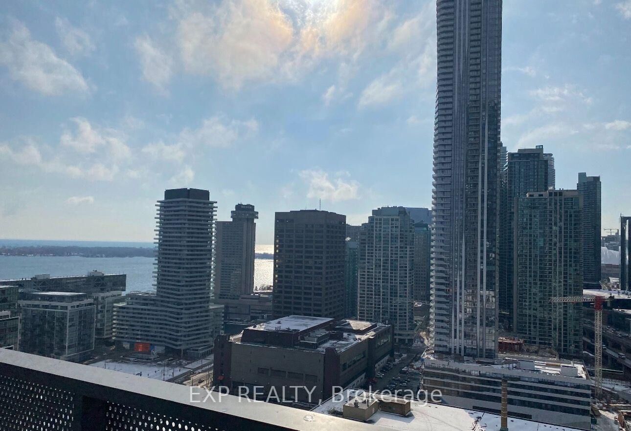 Property Photo:  138 Downes Street 2815  ON M5E 0E4 