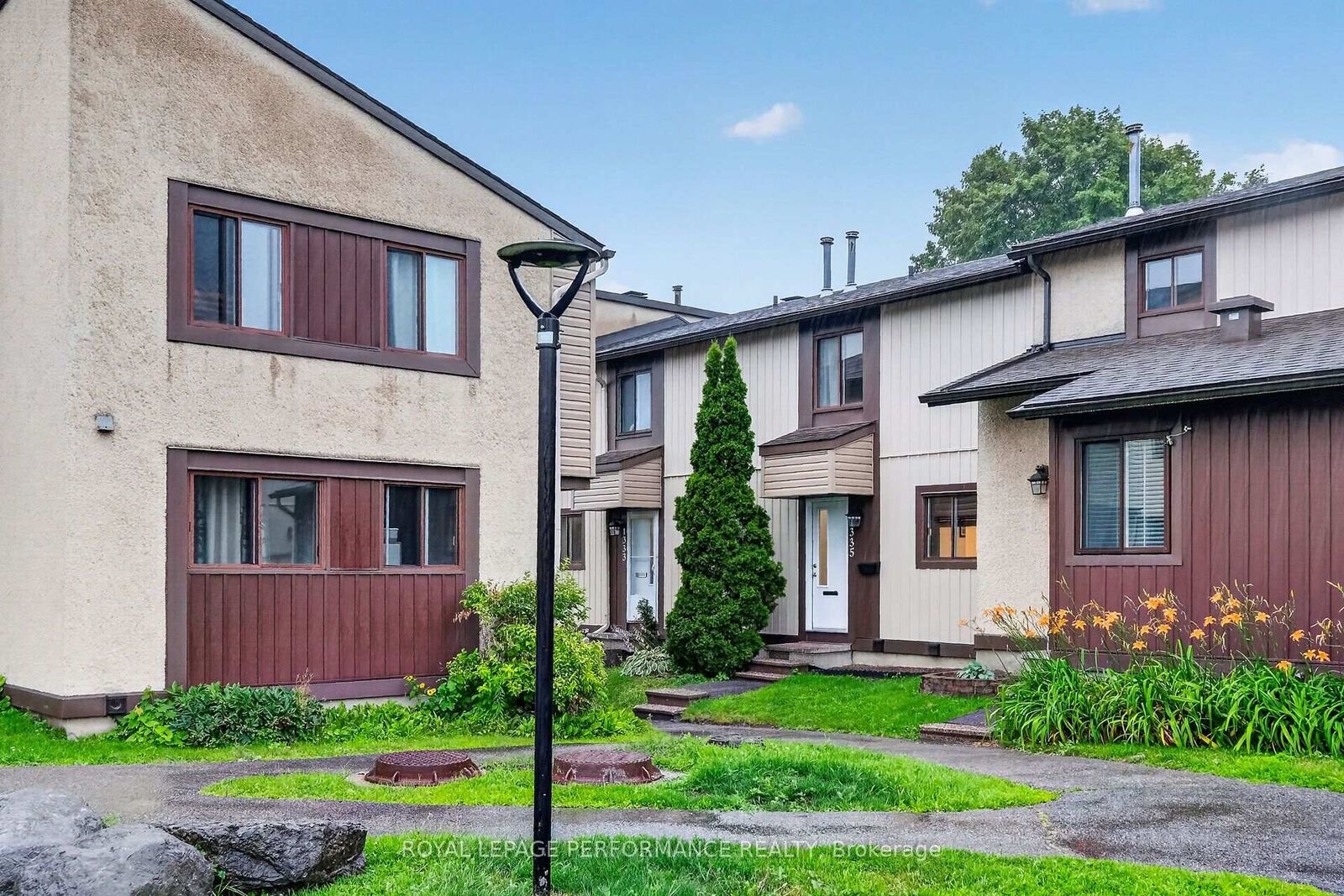 Property Photo: 1335 Bethamy Lane ON K1J 8P3
