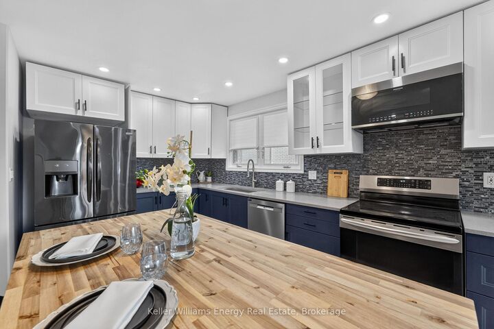 Property Photo:  7 Glenarden Crescent  ON K8P 2B9 