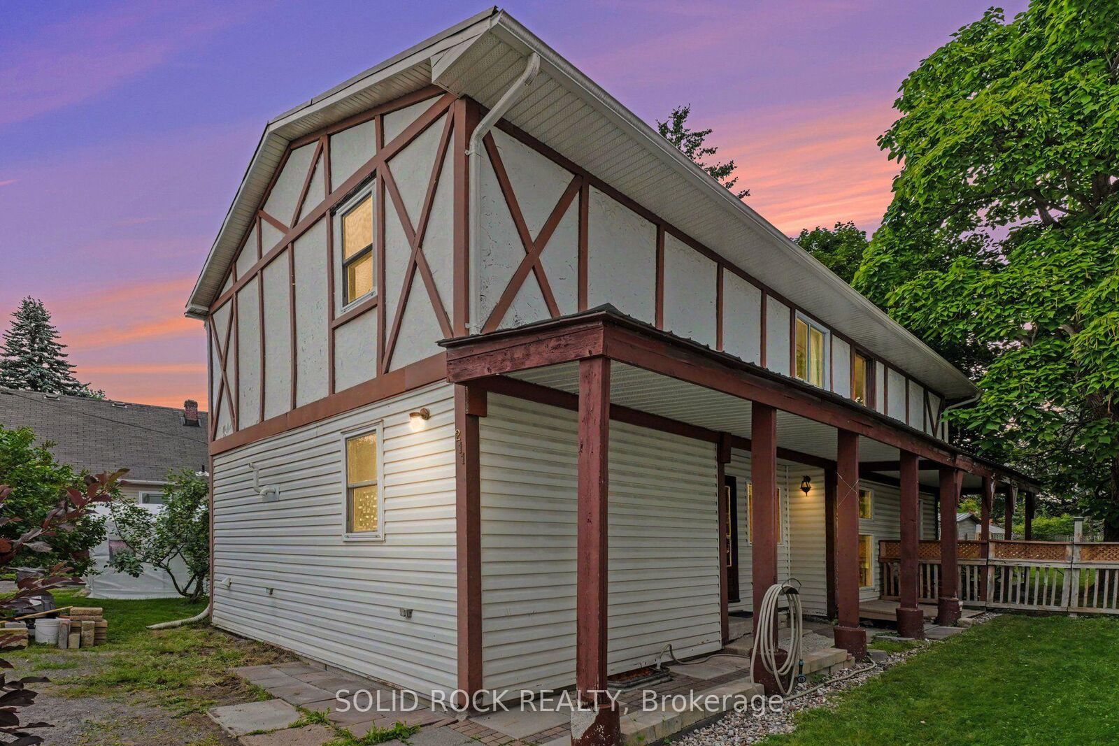 Property Photo:  211 Bell Street  ON K7S 2R5 