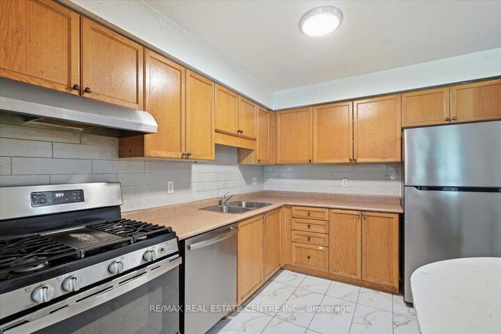 Property Photo: 15 Roehampton Crescent ON N1L 1M9