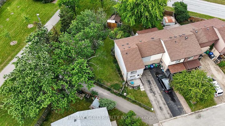 Property Photo: 13 Gold Pine Court ON L6S 2K6