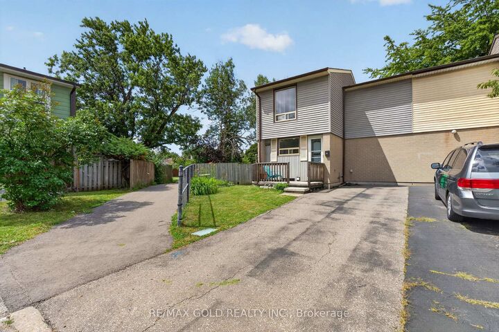 Property Photo: 13 Gold Pine Court ON L6S 2K6