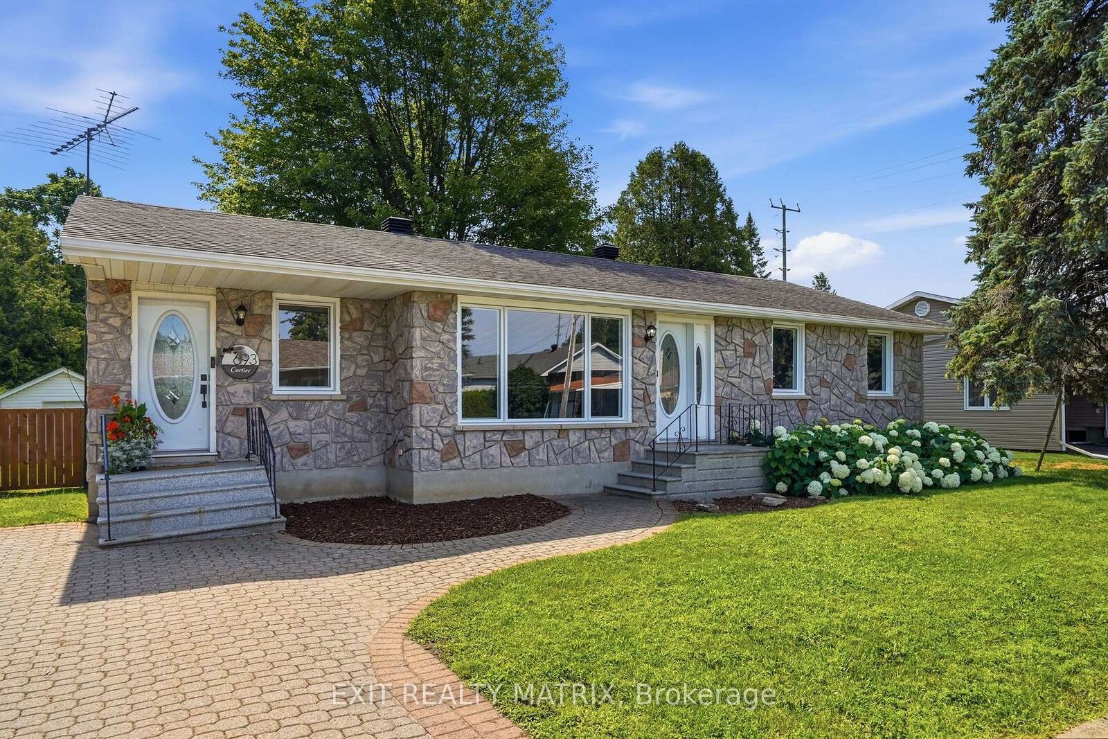 Photo de la propriété:  693 Cartier Street  ON K0A 1M0 