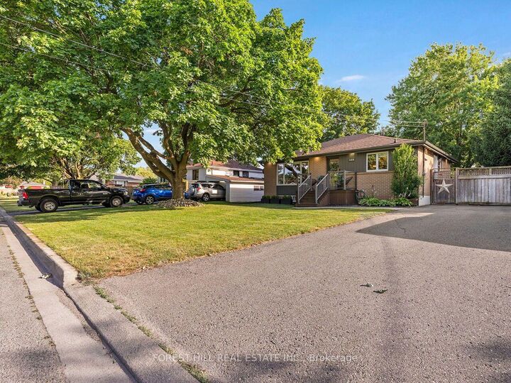 159 Robinwood Crescent — photo 1