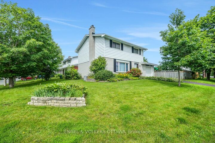 Property Photo: 2695 Hickson Crescent S ON K2H 6Y5