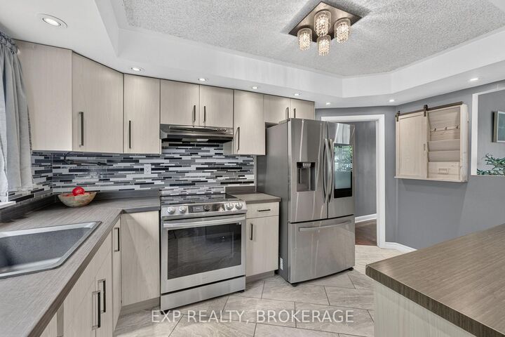 Property Photo: 44 Lennox Street ON K7M 4S4