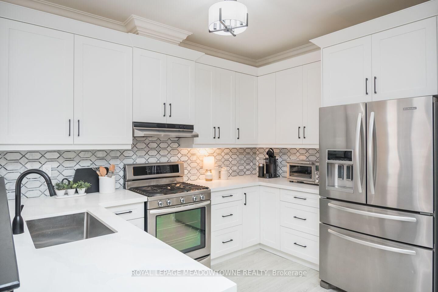 Property Photo:  9 McLaughlin Avenue  ON L9T 7H3 