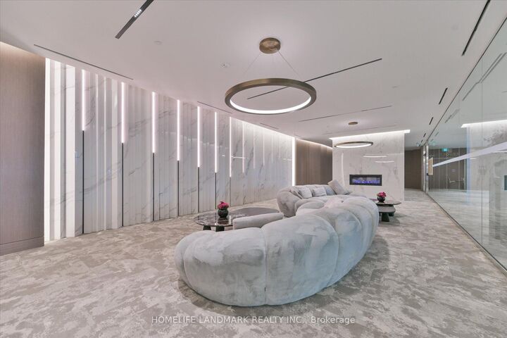 Property Photo: 1 Concord Cityplace Way 6205 ON M5V 0X3