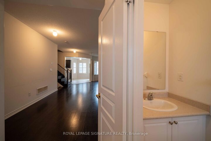 Photo de la propriété:  5570 Meadowcrest Avenue  ON L5M 0V1 
