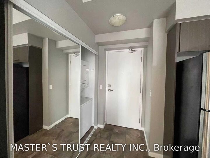 Property Photo:  832 Bay Street 2004  ON M5S 1Z6 