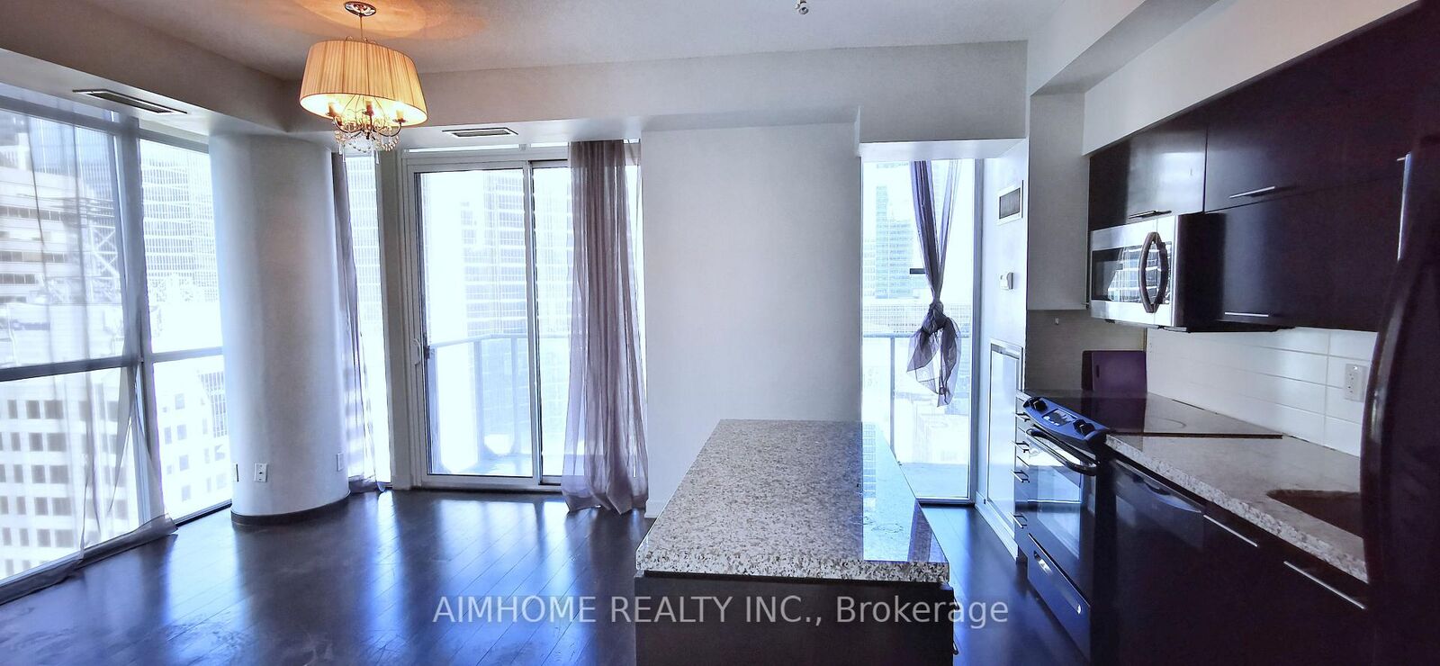 Property Photo:  126 Simcoe Street 1708  ON M5H 4E6 