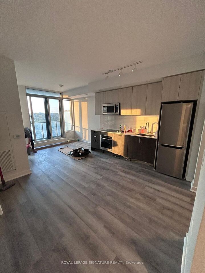 Property Photo: 1926 Lakeshore Boulevard 1216 ON M6S 0B1