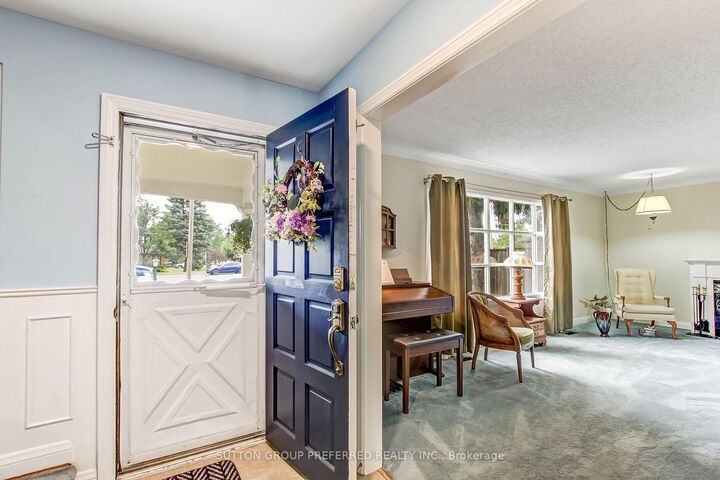 Property Photo: 603 Commissioners Road E ON N6C 2T9