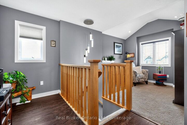 Property Photo: 984 Cook Drive ON L4R 0E4