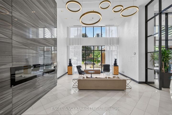 Property Photo: 255 Bay Street 816 ON K1R 0C5