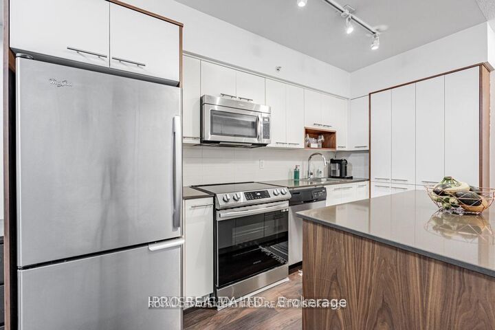 Property Photo:  5 Valhalla Inn Road 1908  ON M9B 0B1 