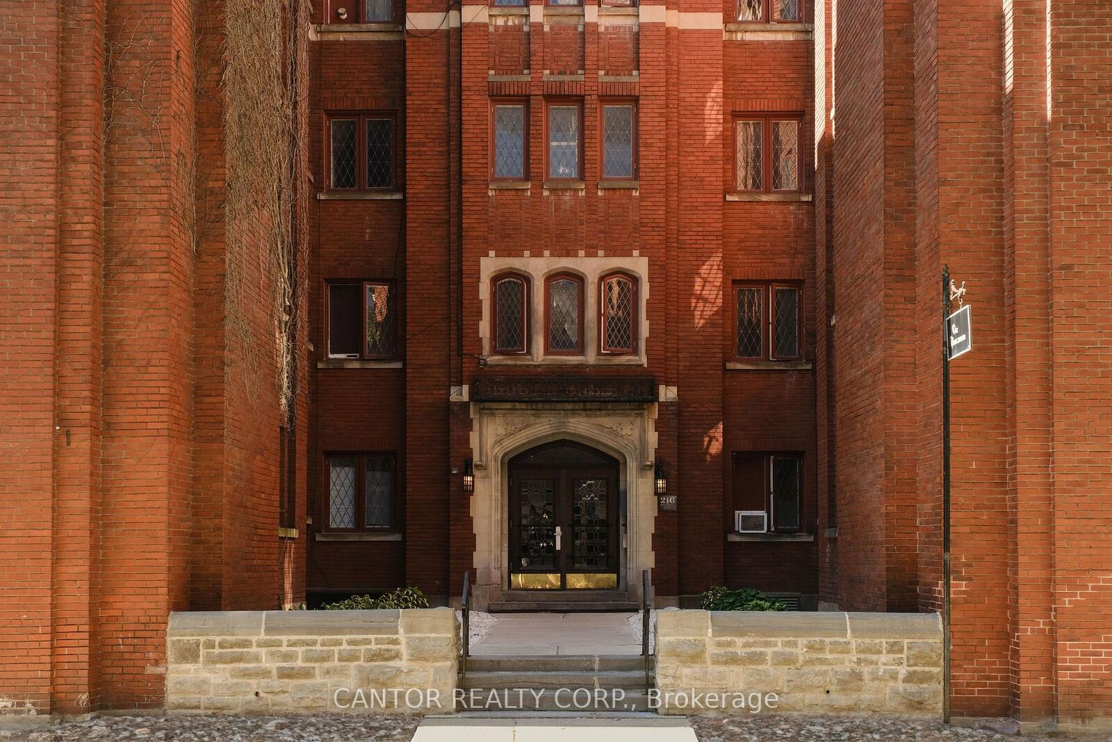 Property Photo:  216 Metcalfe Street 18  ON K2P 1R1 