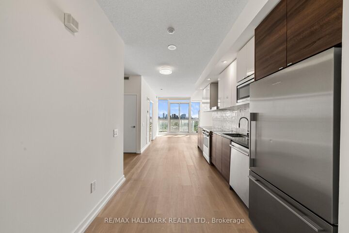 Property Photo: 121 McMahon Drive 3102 ON M2K 0C2