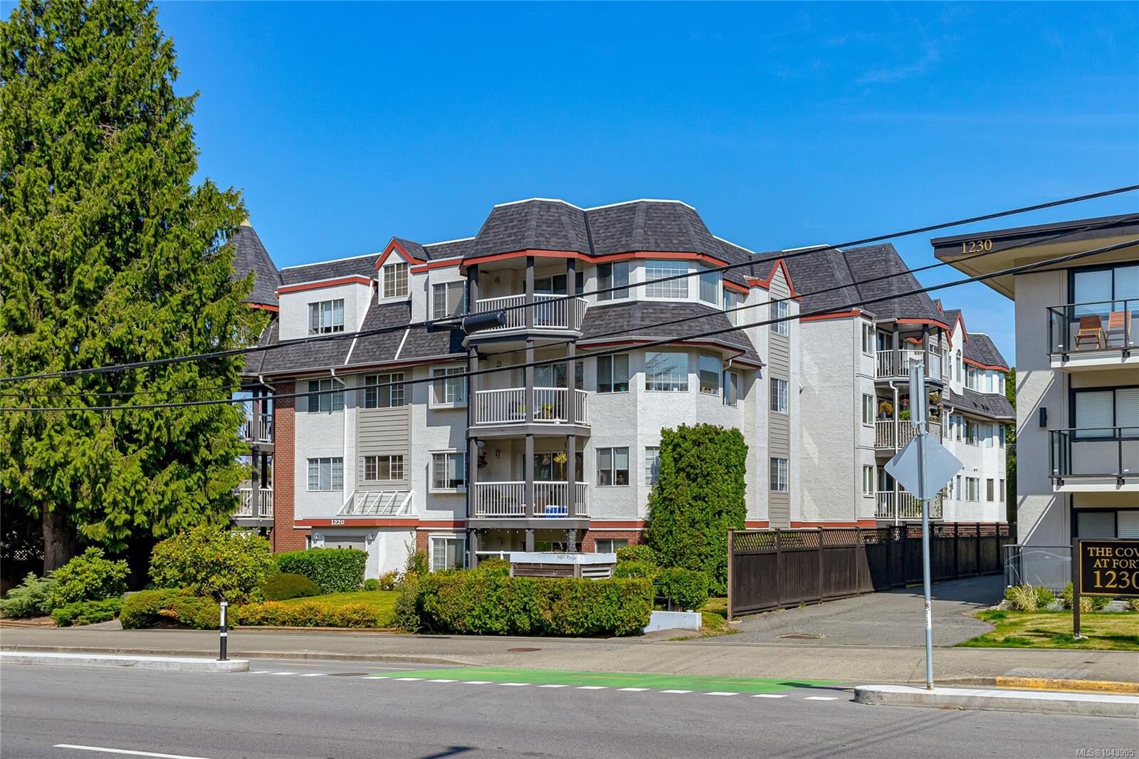 Property Photo: 1220 Fort St #101 BC V8V 3L2