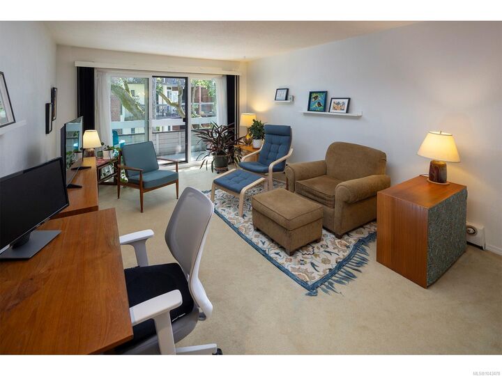 Property Photo: 2095 Oak Bay Ave #307 BC V8R 1E6