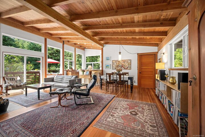 Property Photo: 927 Siskin Lane BC V0P 1K0