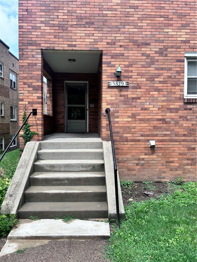 Property Photo: 5839 Darlington Rd 4 PA 15217